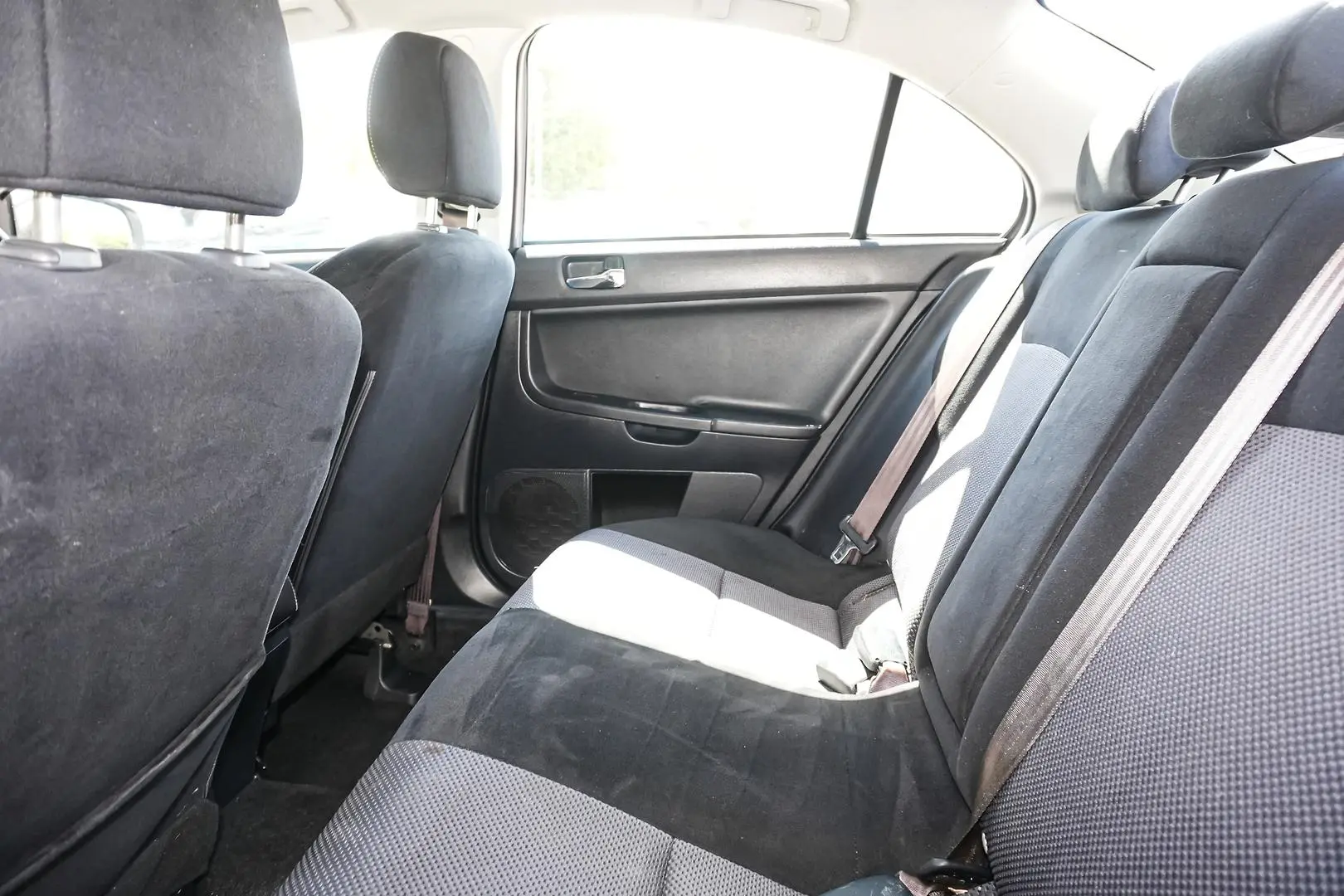 2014 Mitsubishi Lancer Gallery Image 12