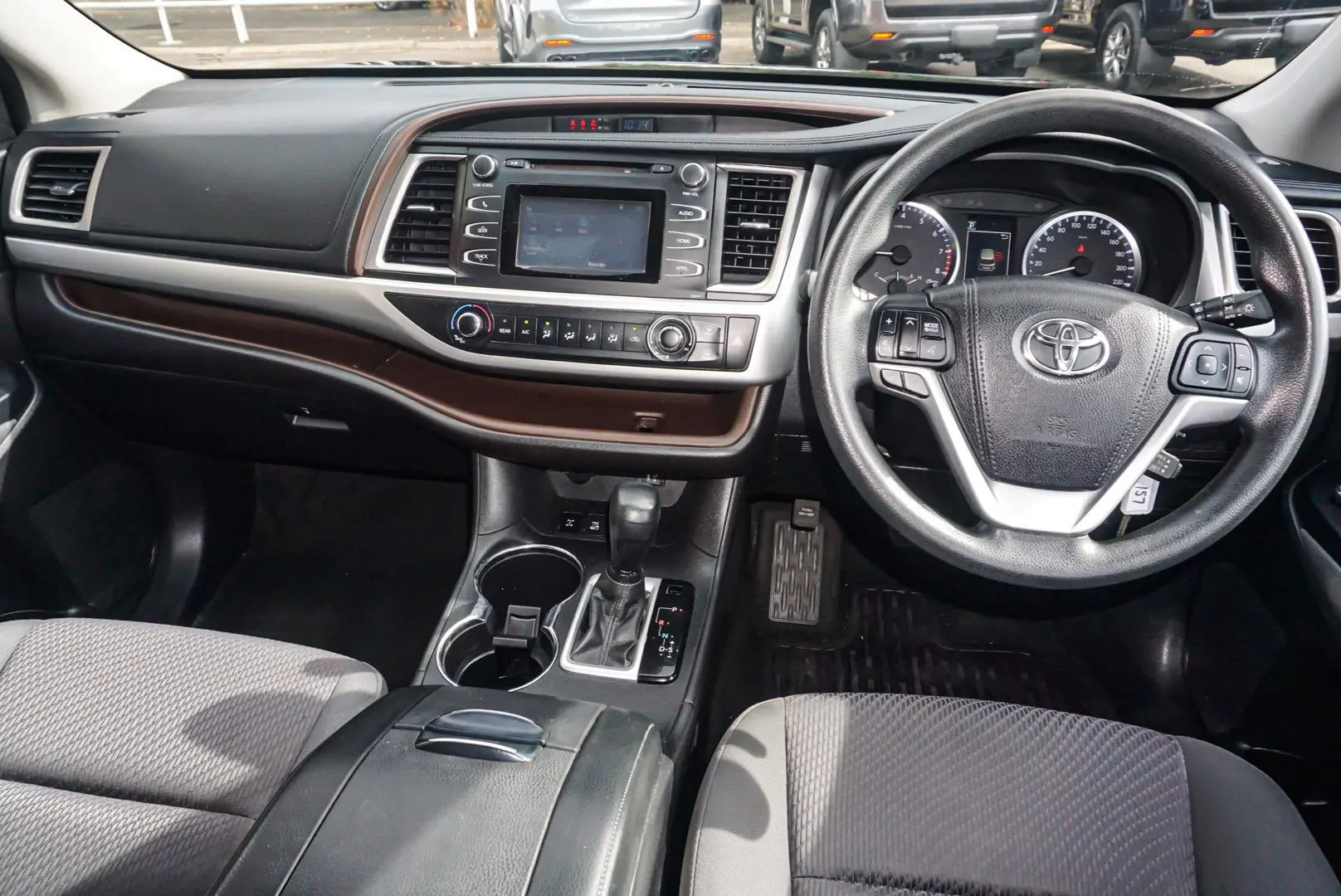 2017 Toyota Kluger Gallery Image 9