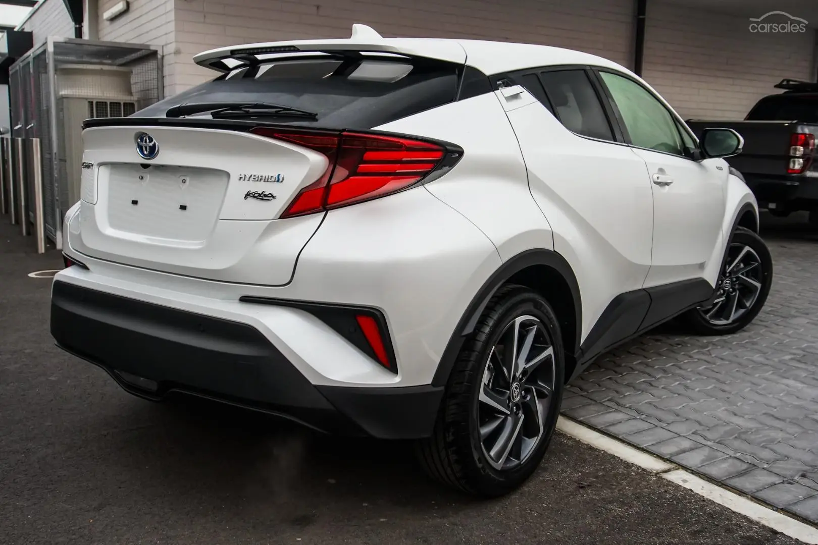 2022 Toyota C-HR Image 2