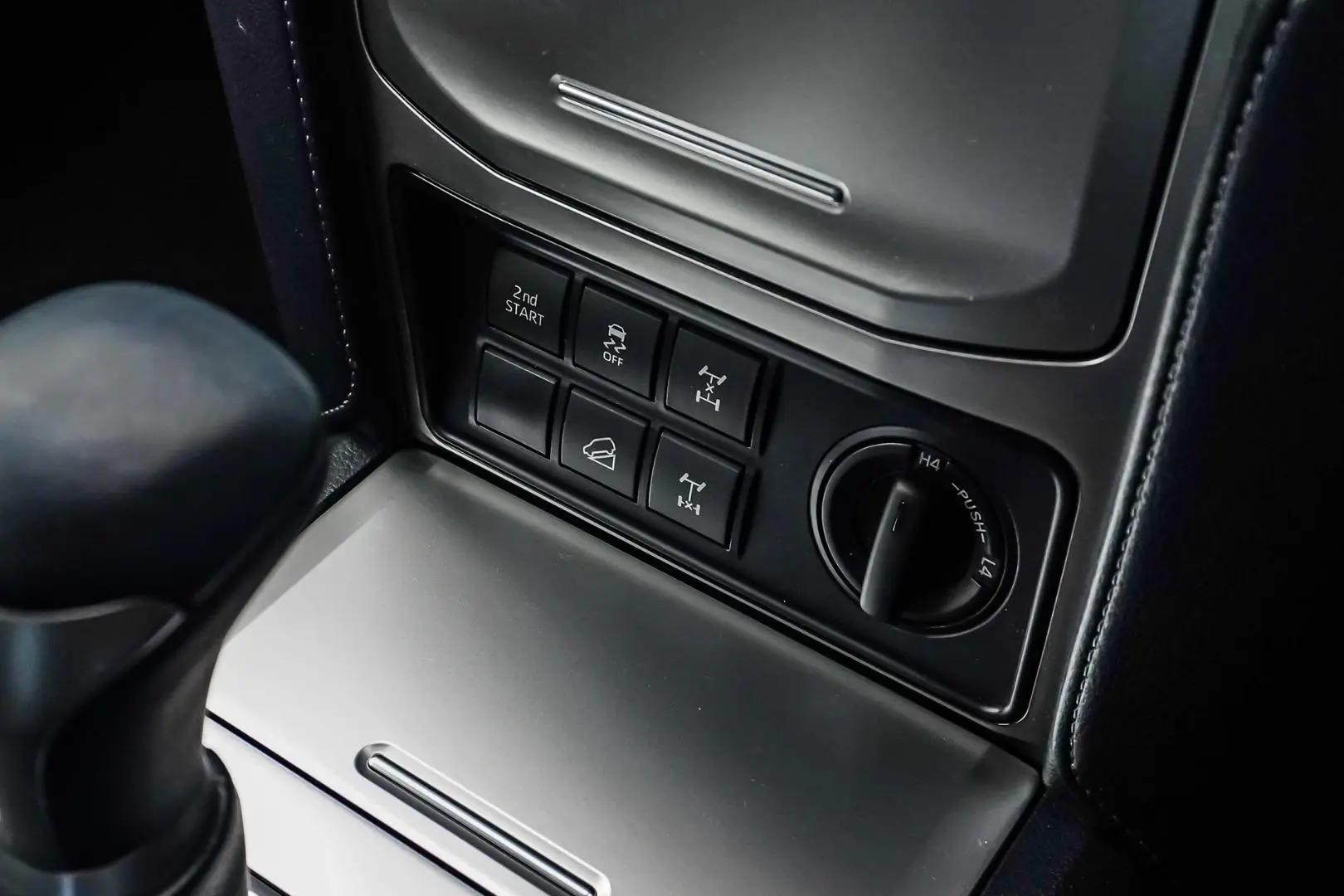 2022 Toyota Landcruiser Prado Gallery Image 20