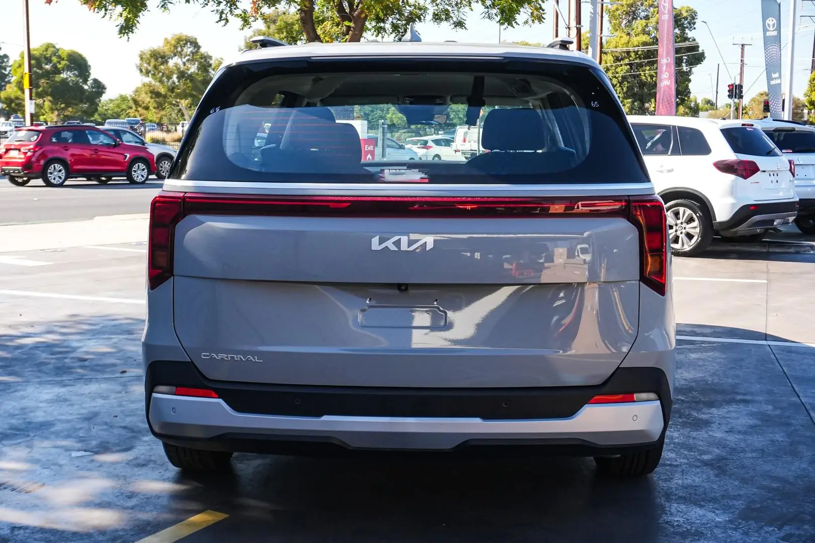 2024 Kia Carnival Gallery Image 6