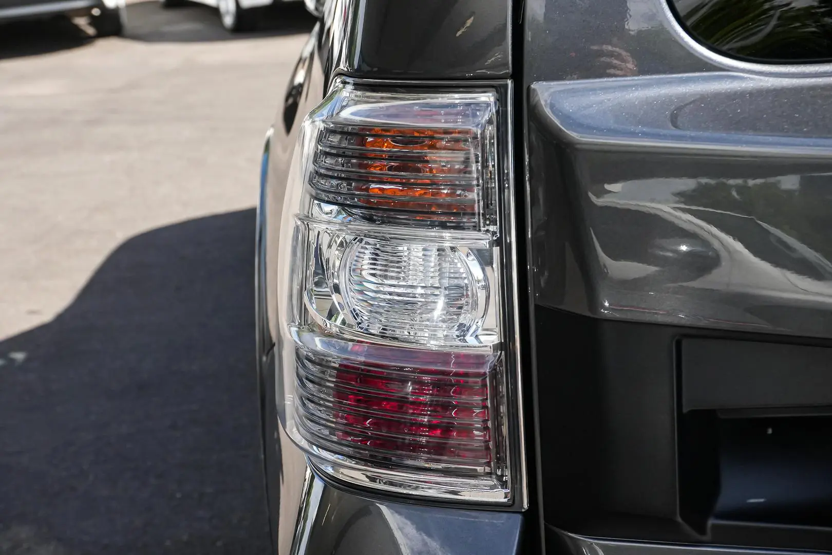 2017 Mitsubishi Pajero Gallery Image 6