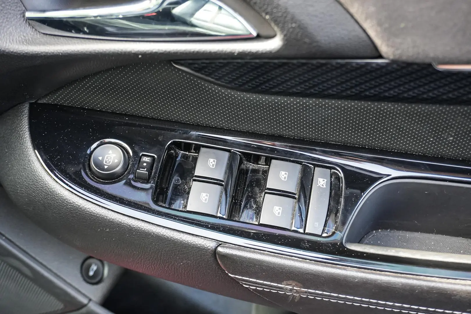 2015 Holden Commodore Gallery Image 16