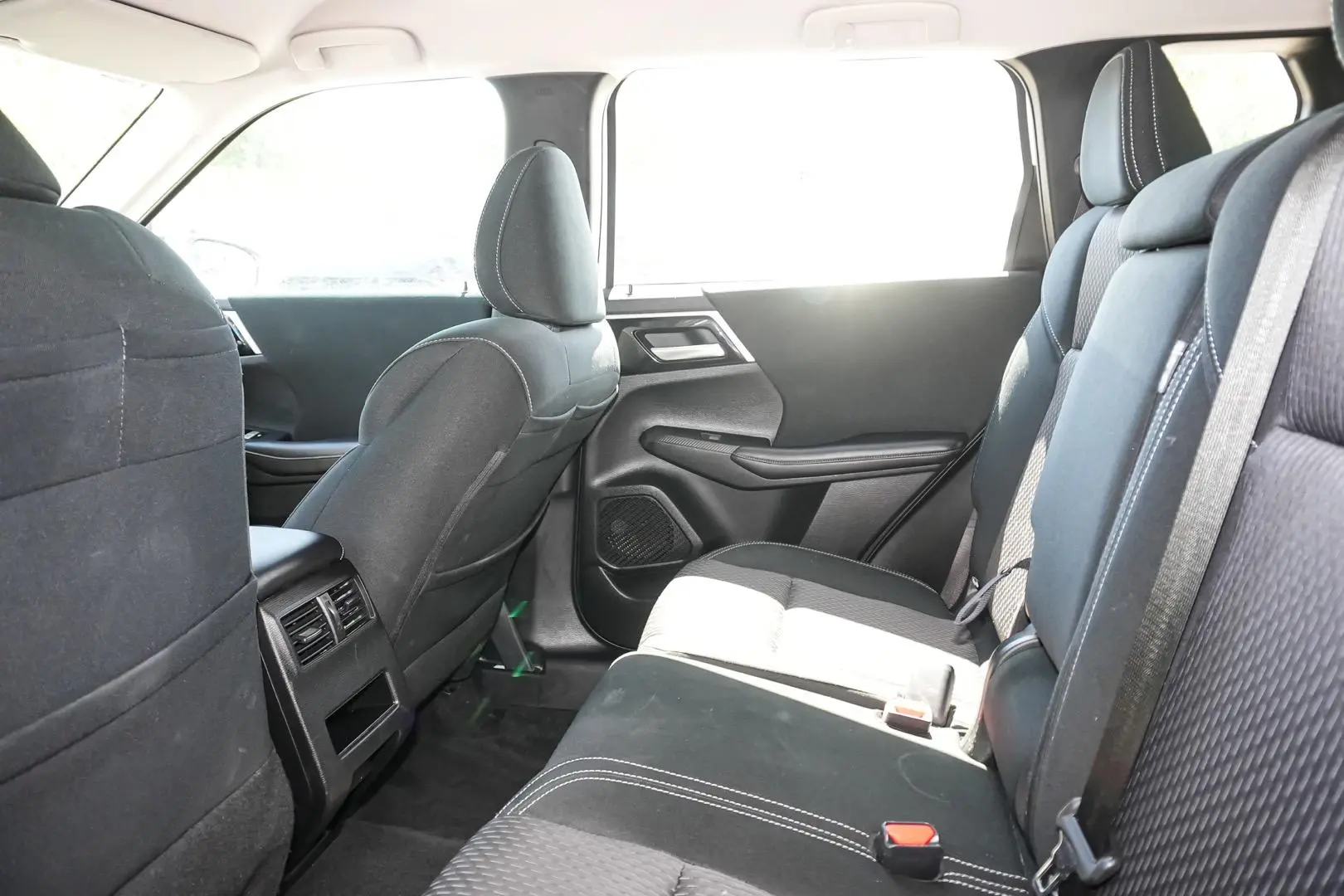 2023 Mitsubishi Outlander Gallery Image 8