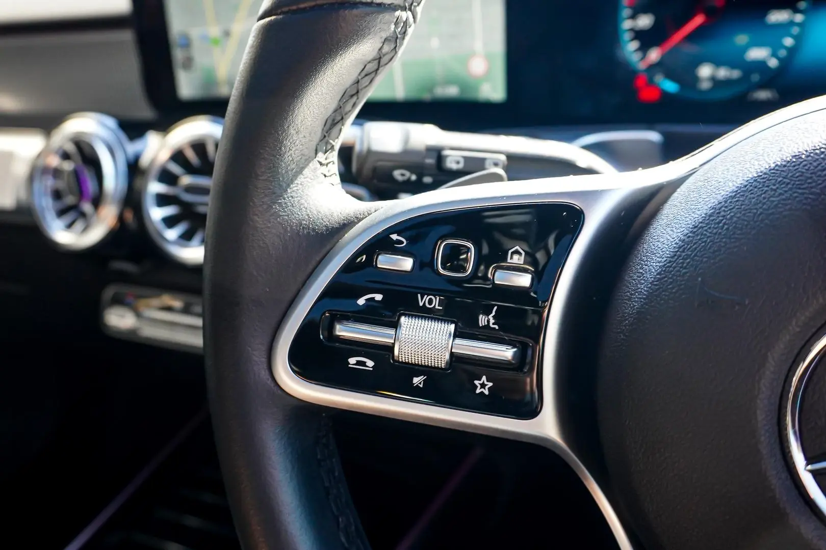 2021 Mercedes-Benz GLB-Class Gallery Image 20
