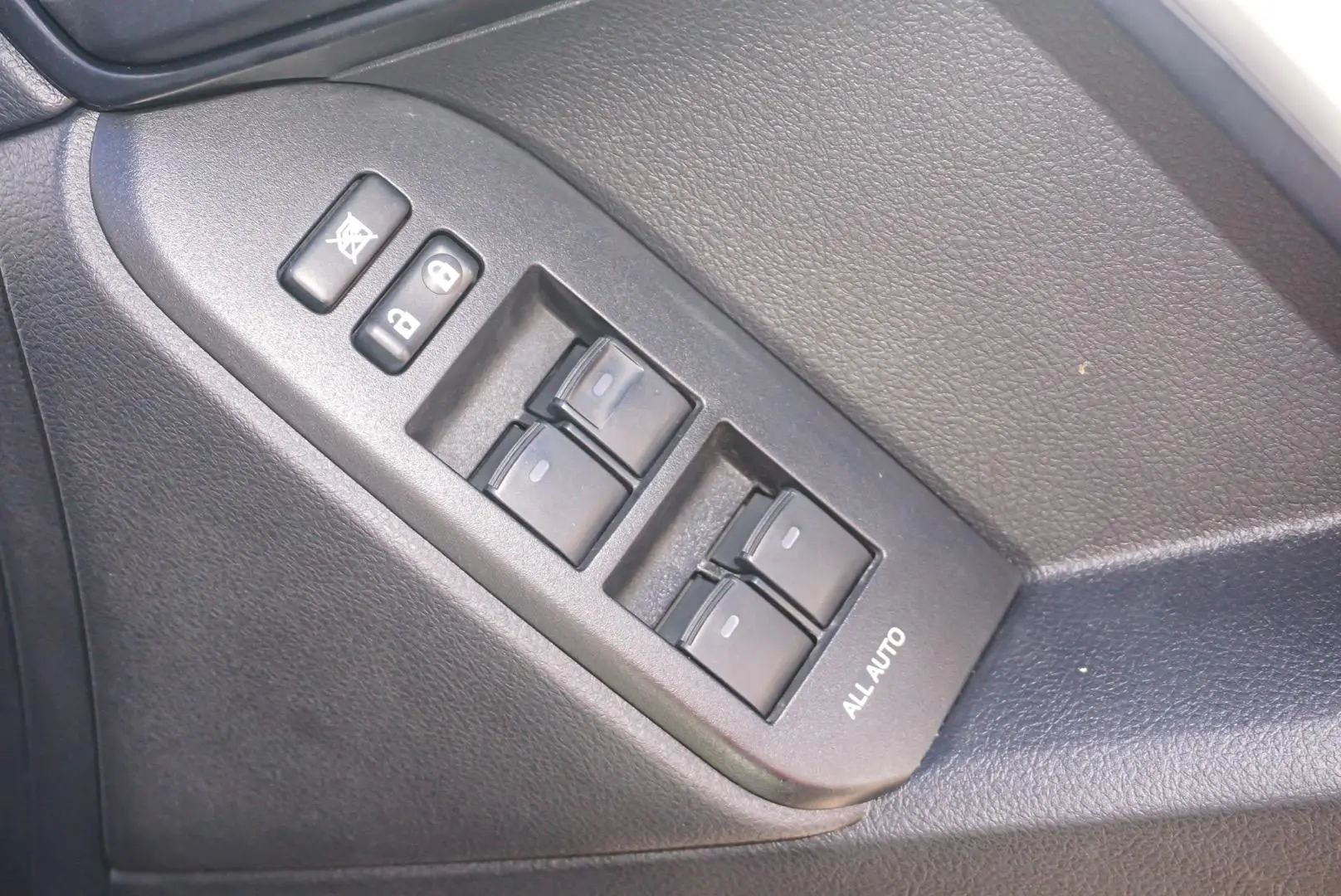 2020 Toyota Landcruiser Prado Gallery Image 17