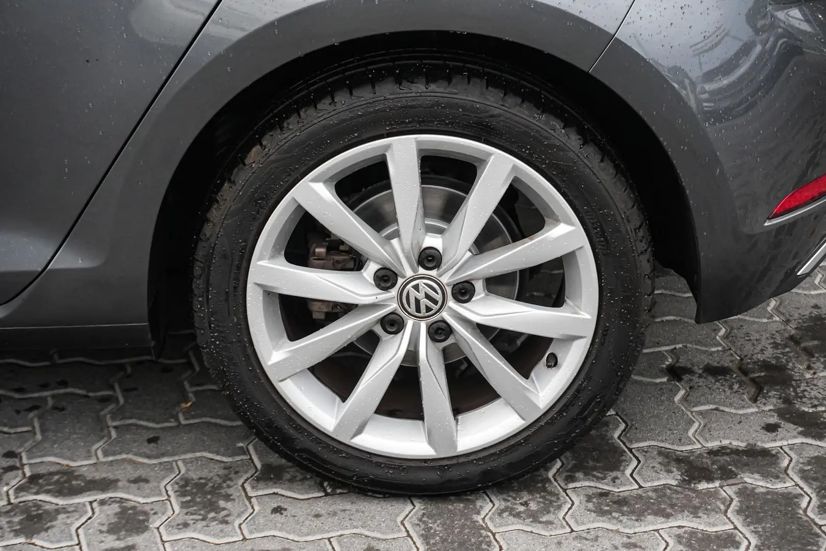 2020 Volkswagen Golf Gallery Image 9