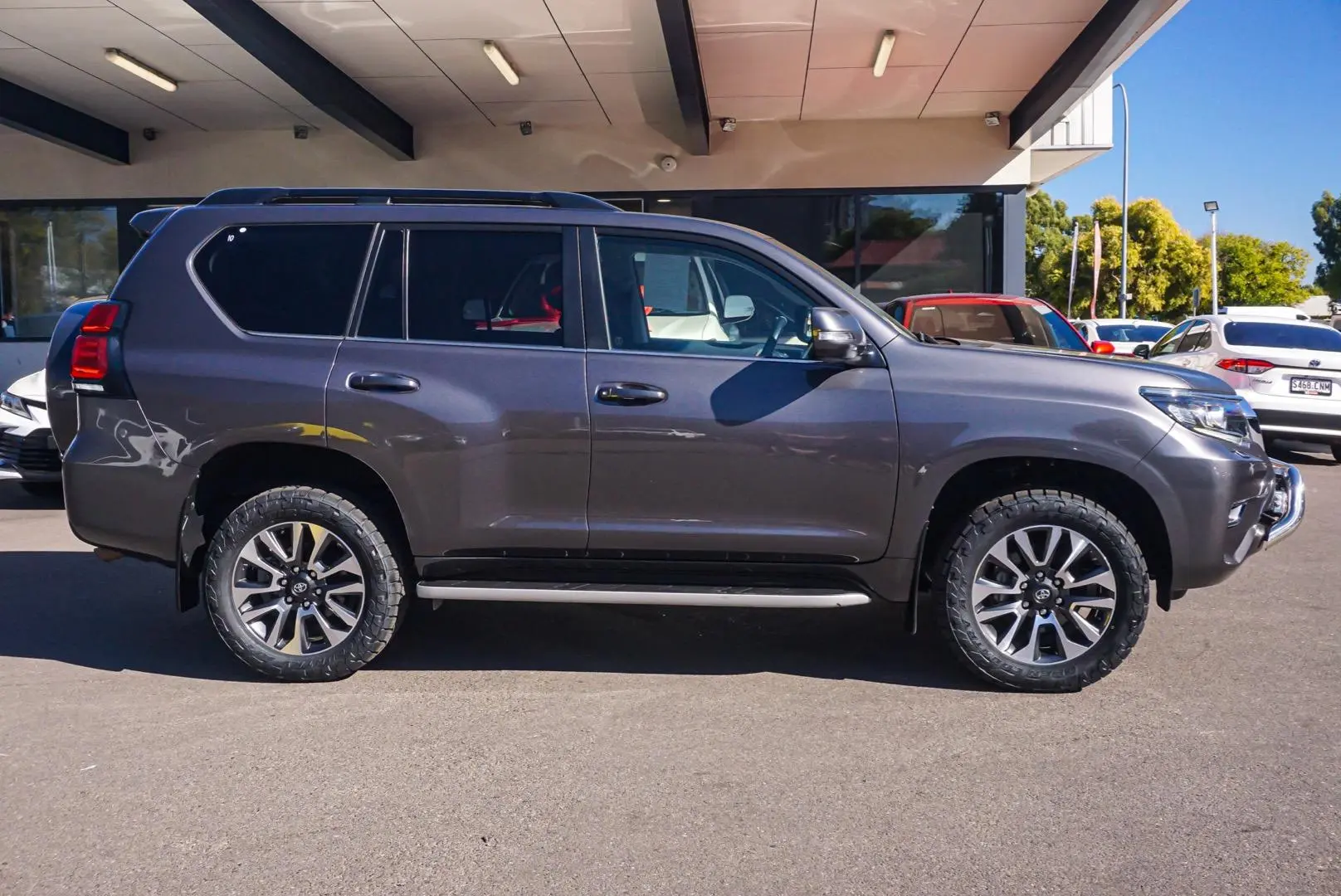 2022 Toyota Landcruiser Prado Gallery Image 4