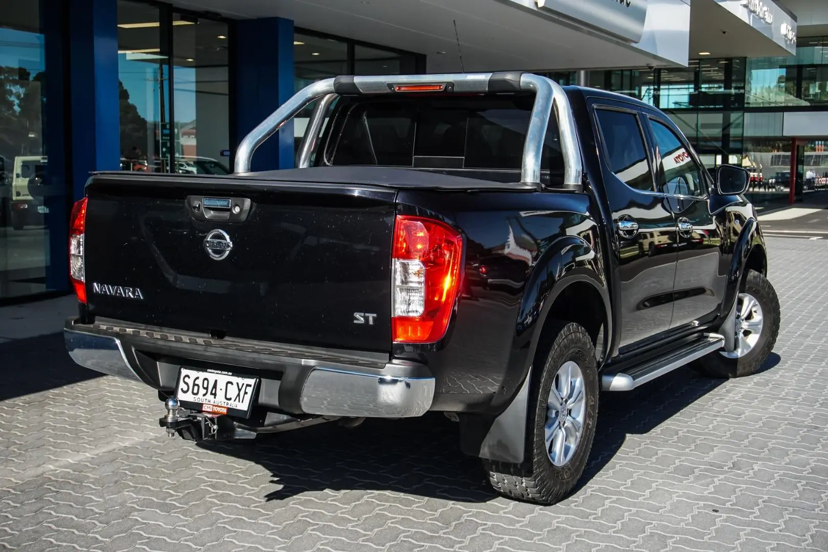 2017 Nissan Navara Gallery Image 2