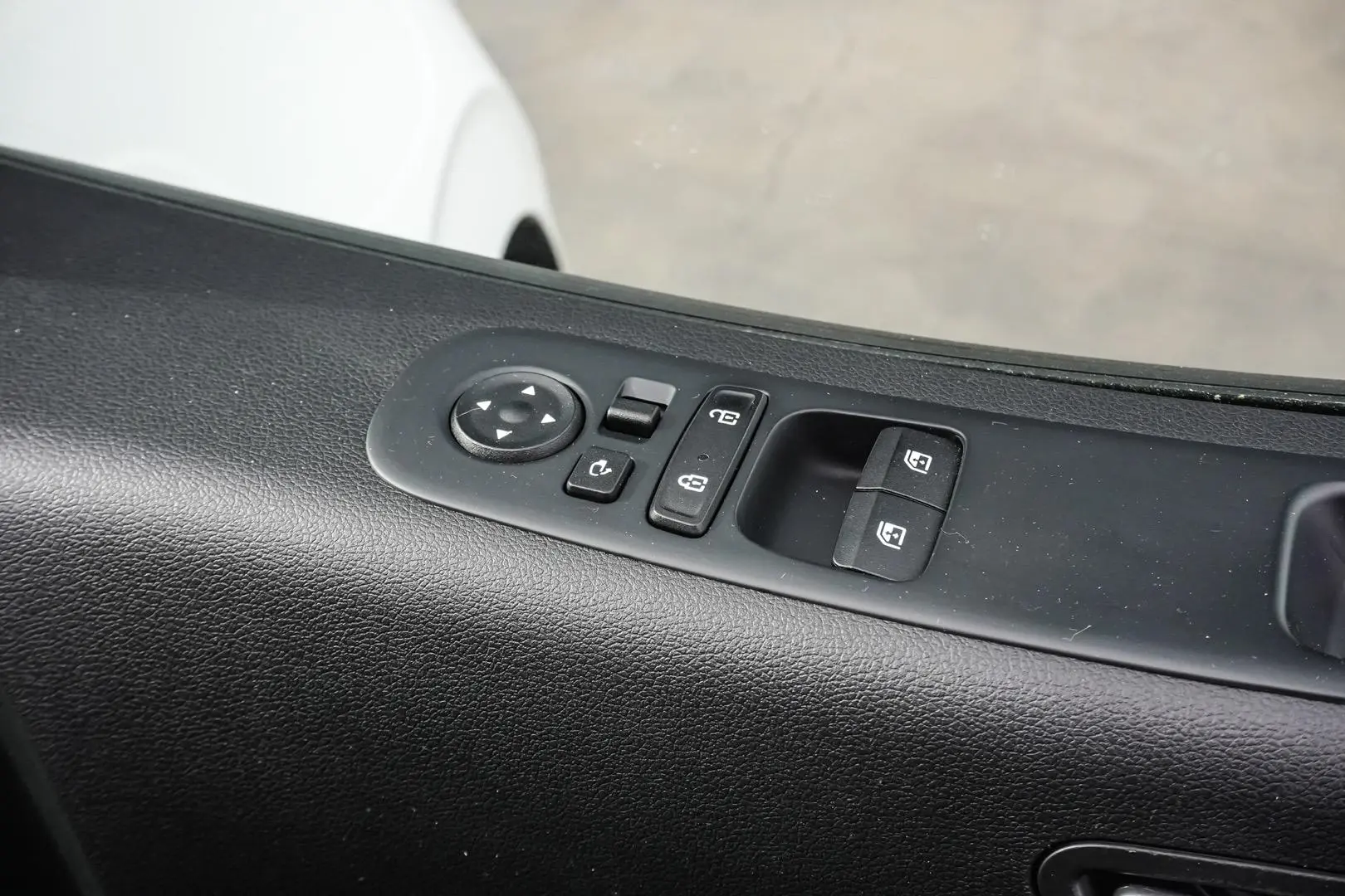 2022 Hyundai STARIA LOAD Gallery Image 18