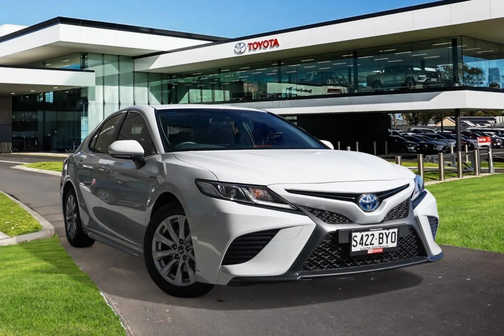 2019 Toyota Camry Gallery Image 1
