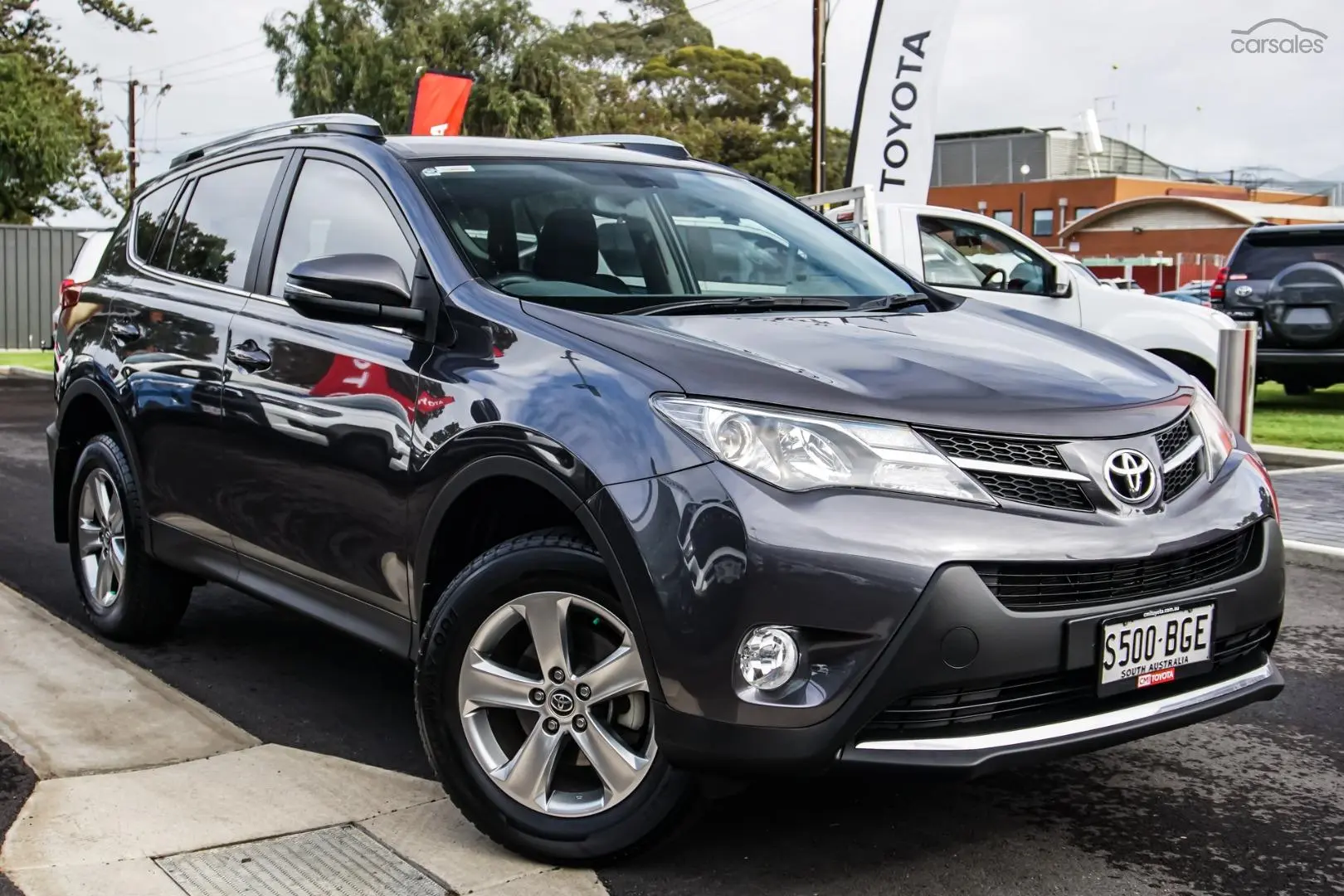 2015 Toyota RAV4 Image 1