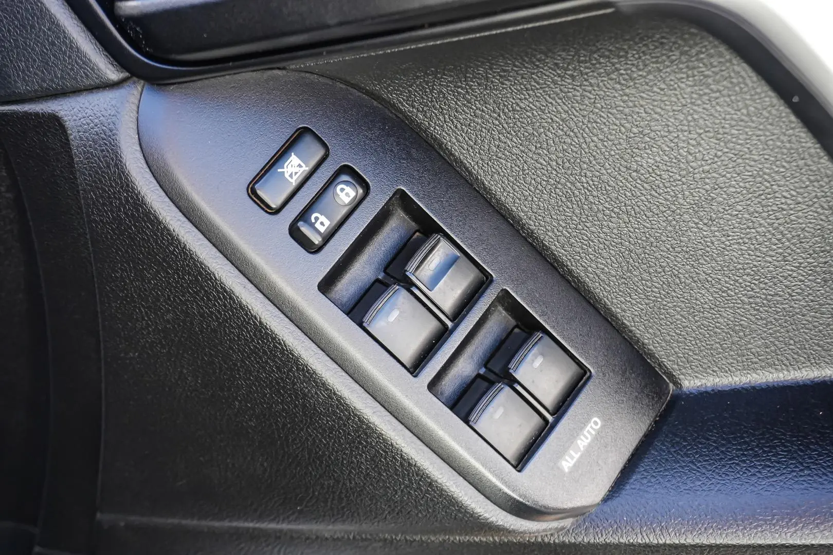 2014 Toyota Landcruiser Prado Gallery Image 17