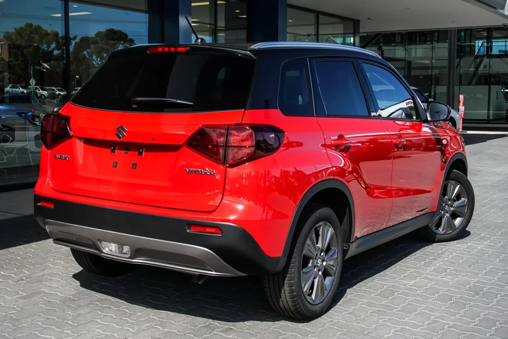 2023 Suzuki Vitara Gallery Image 2