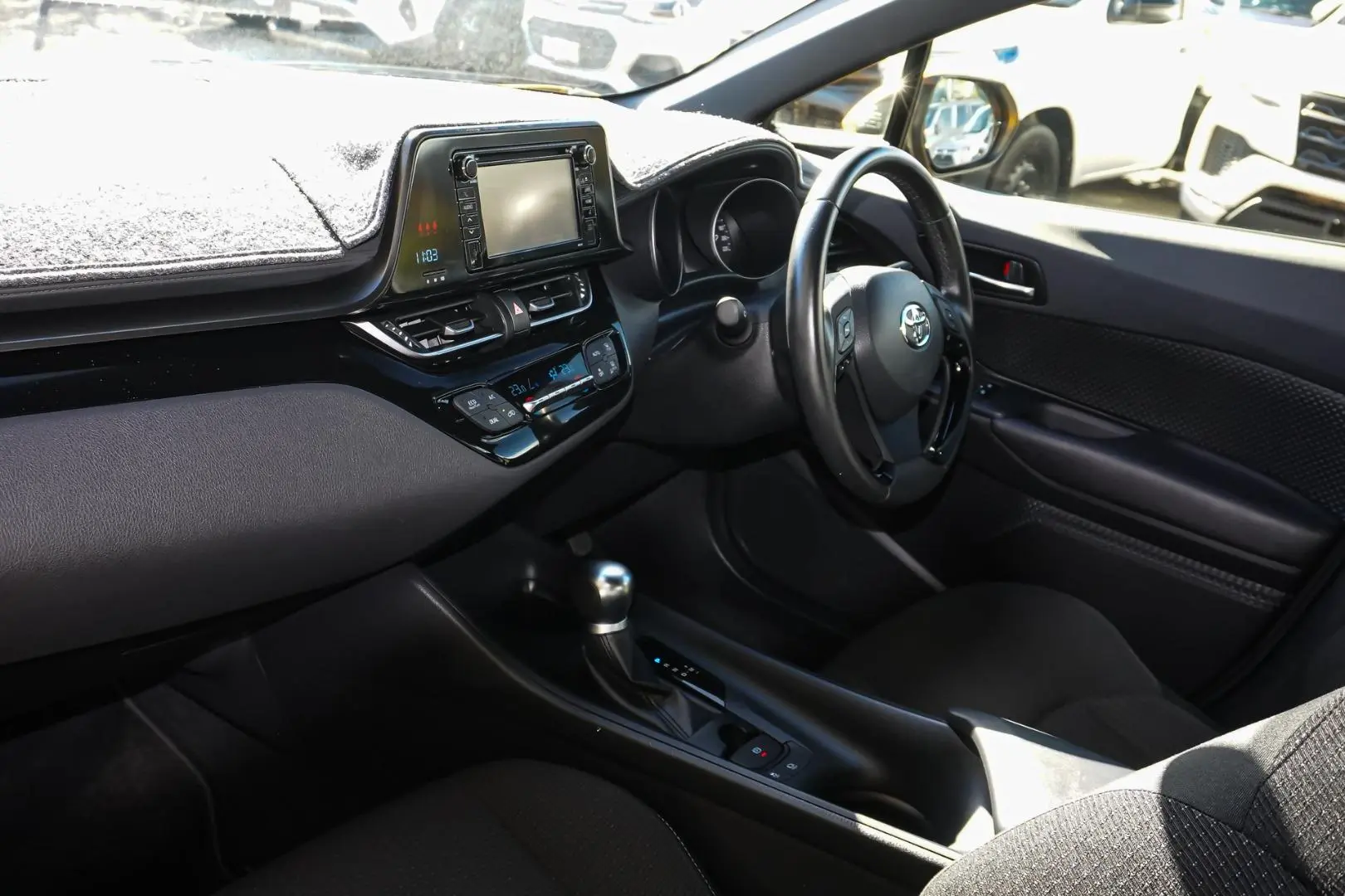 2018 Toyota C-HR Gallery Image 11