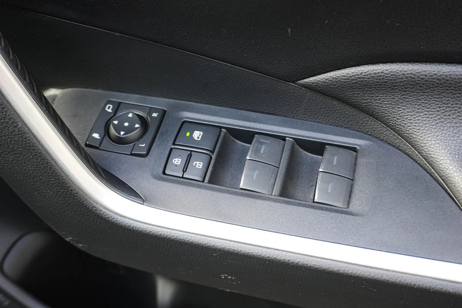 2022 Toyota RAV4 Gallery Image 18