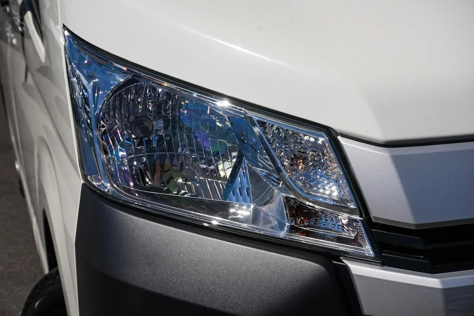 2020 Toyota Hiace Gallery Image 7