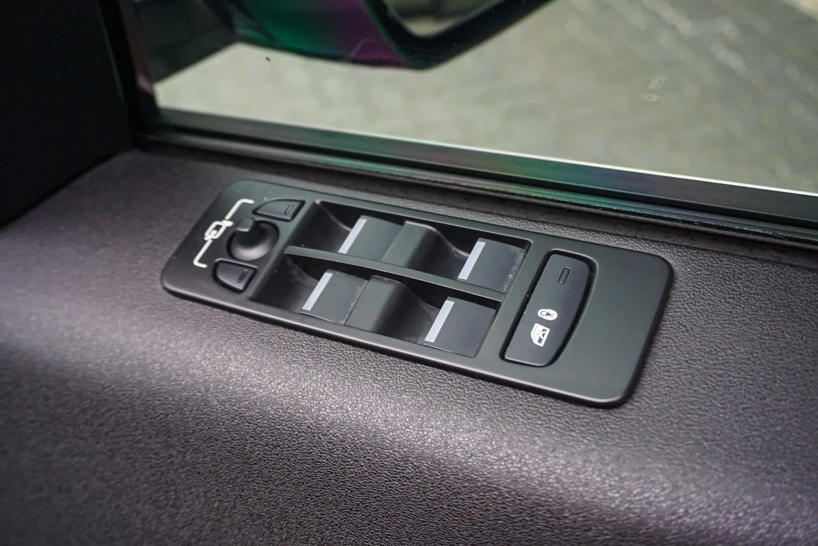 2021 Land Rover Discovery Sport Gallery Image 17
