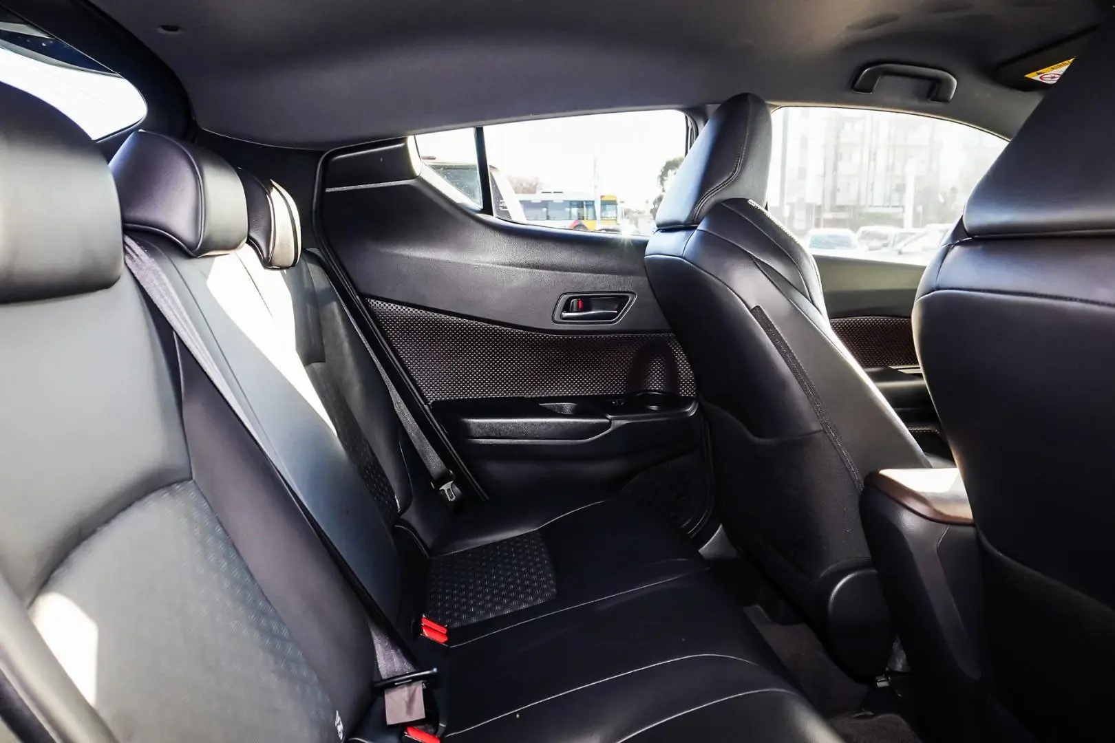 2017 Toyota C-HR Gallery Image 8