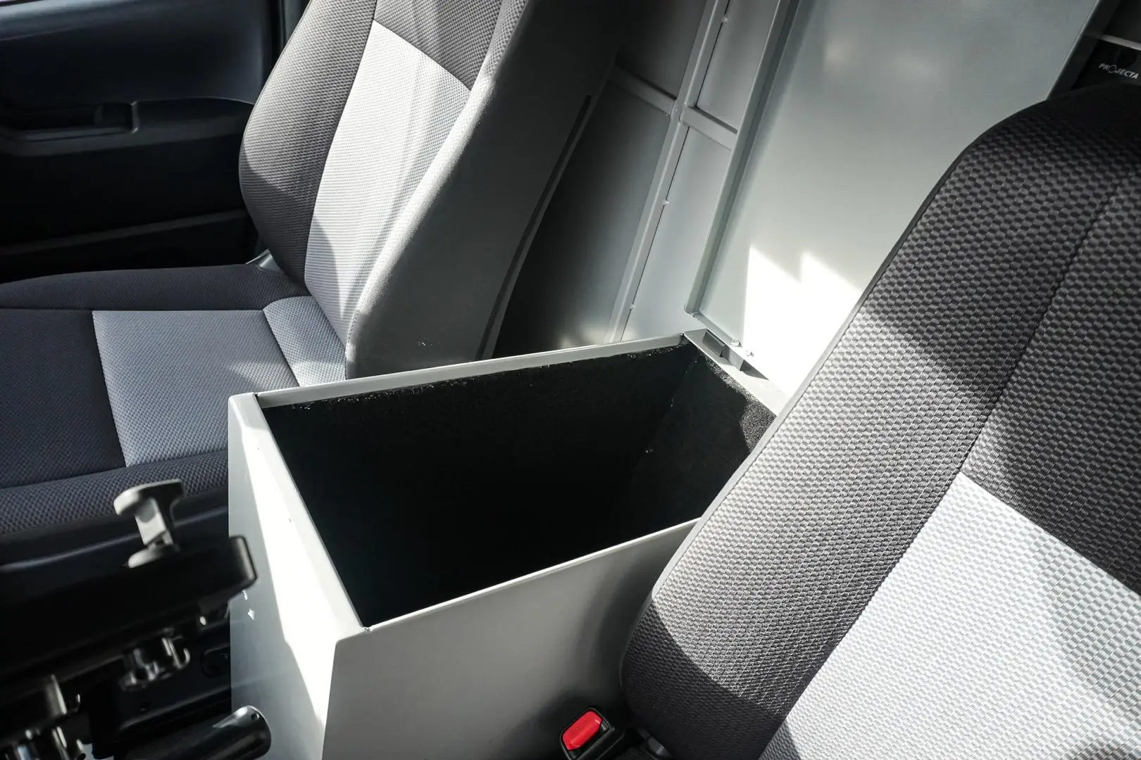 2019 Toyota Hiace Gallery Image 15