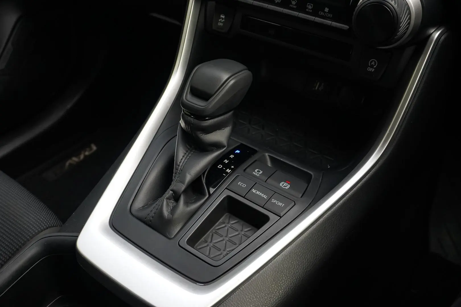 2024 Toyota RAV4 Gallery Image 18