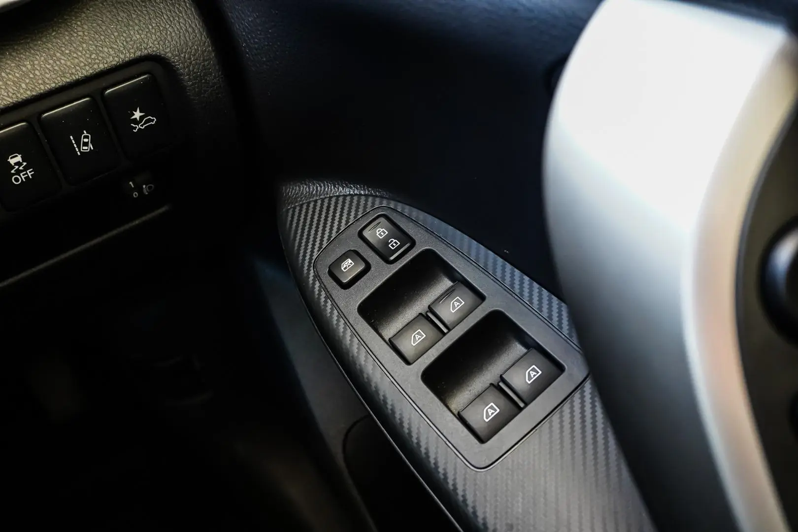 2024 Mitsubishi Eclipse Cross Gallery Image 22