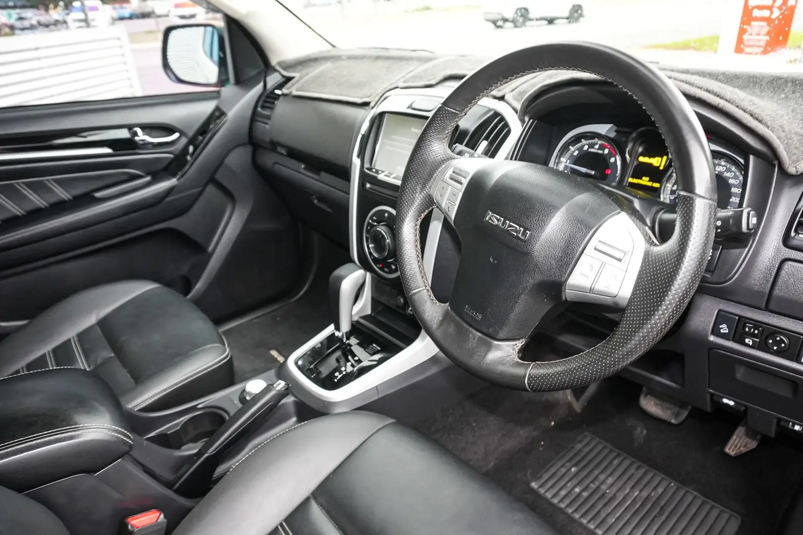 2019 Isuzu MU-X Gallery Image 7