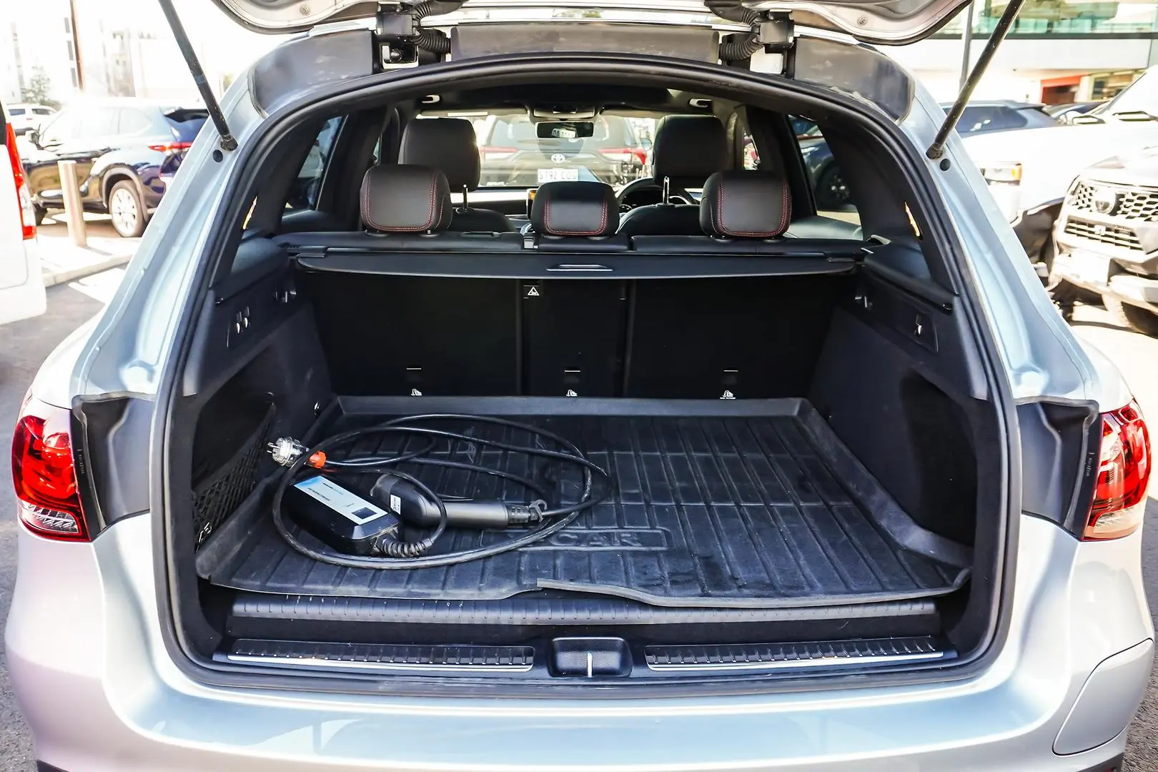 2022 Mercedes-Benz GLC-Class Gallery Image 9