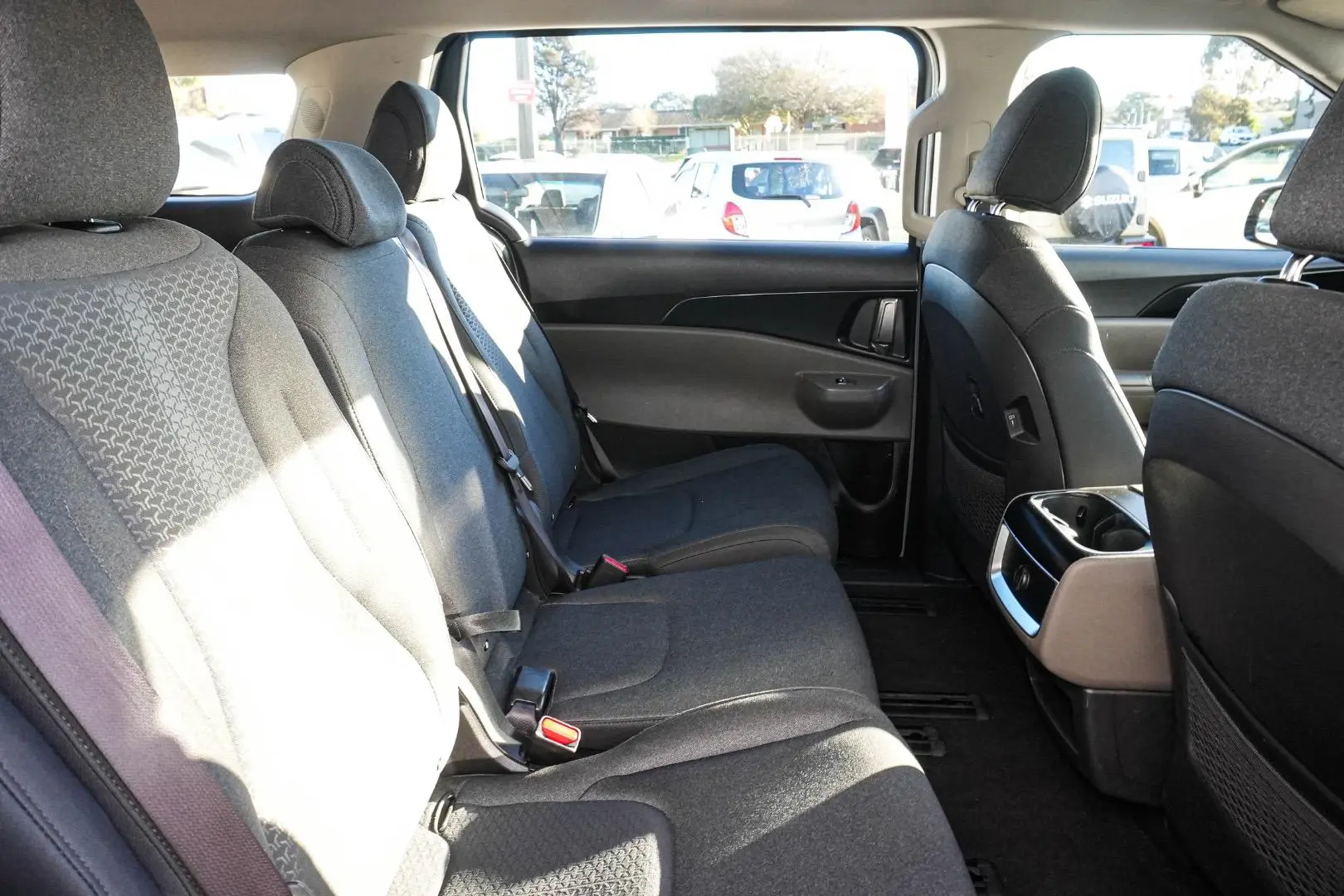 2024 Kia Carnival Gallery Image 9