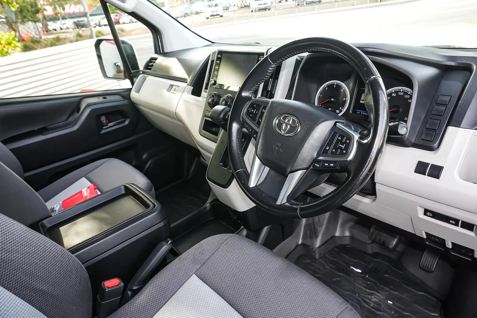 2021 Toyota Hiace Gallery Image 15