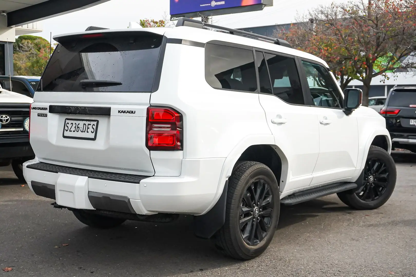 2024 Toyota Landcruiser Prado Gallery Image 3