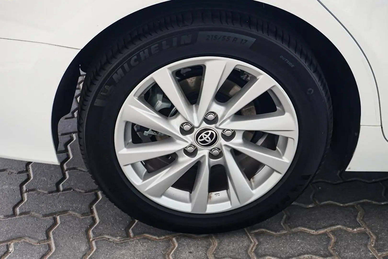 2021 Toyota Camry Gallery Image 16