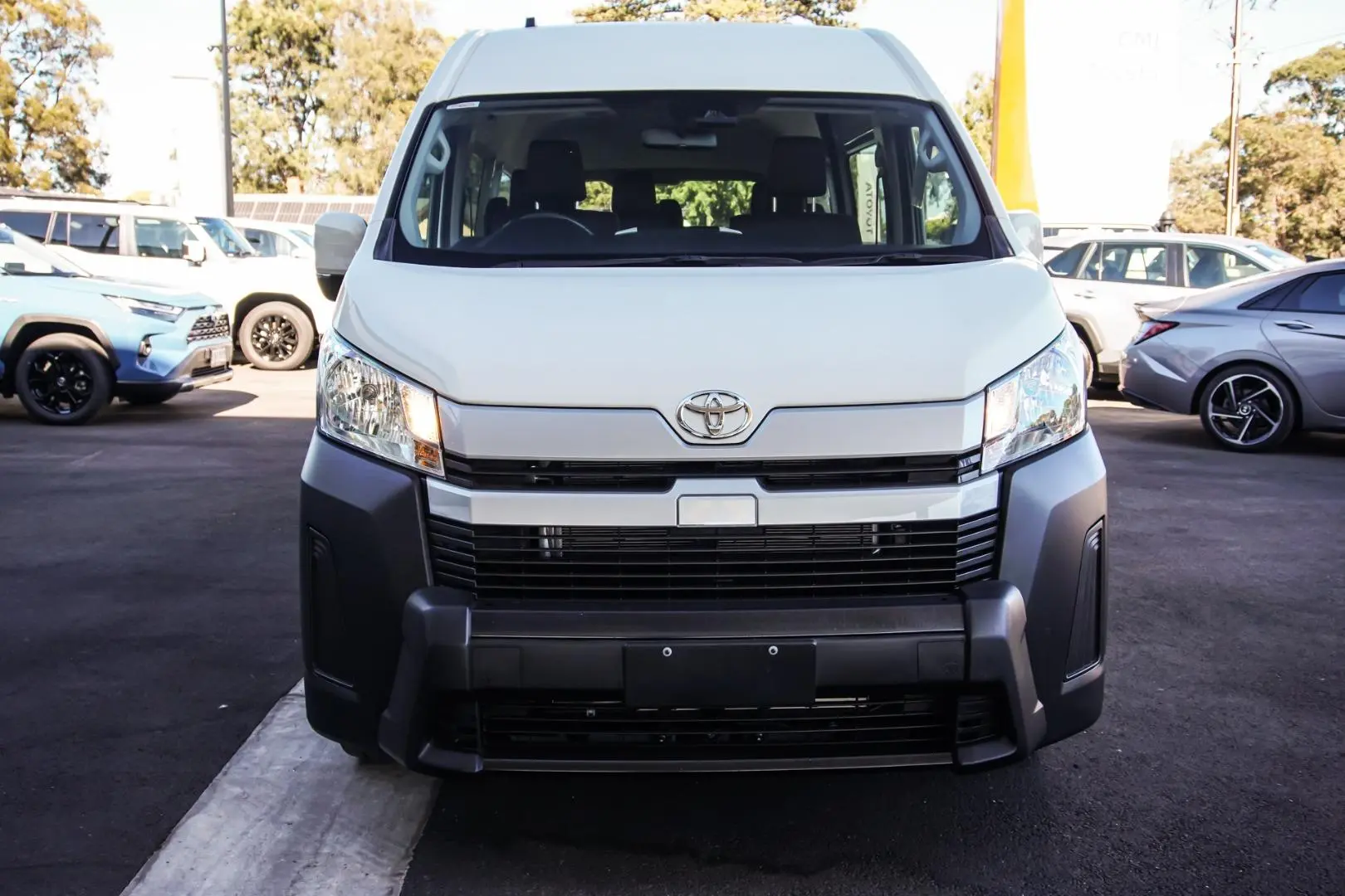 2021 Toyota Hiace Gallery Image 4