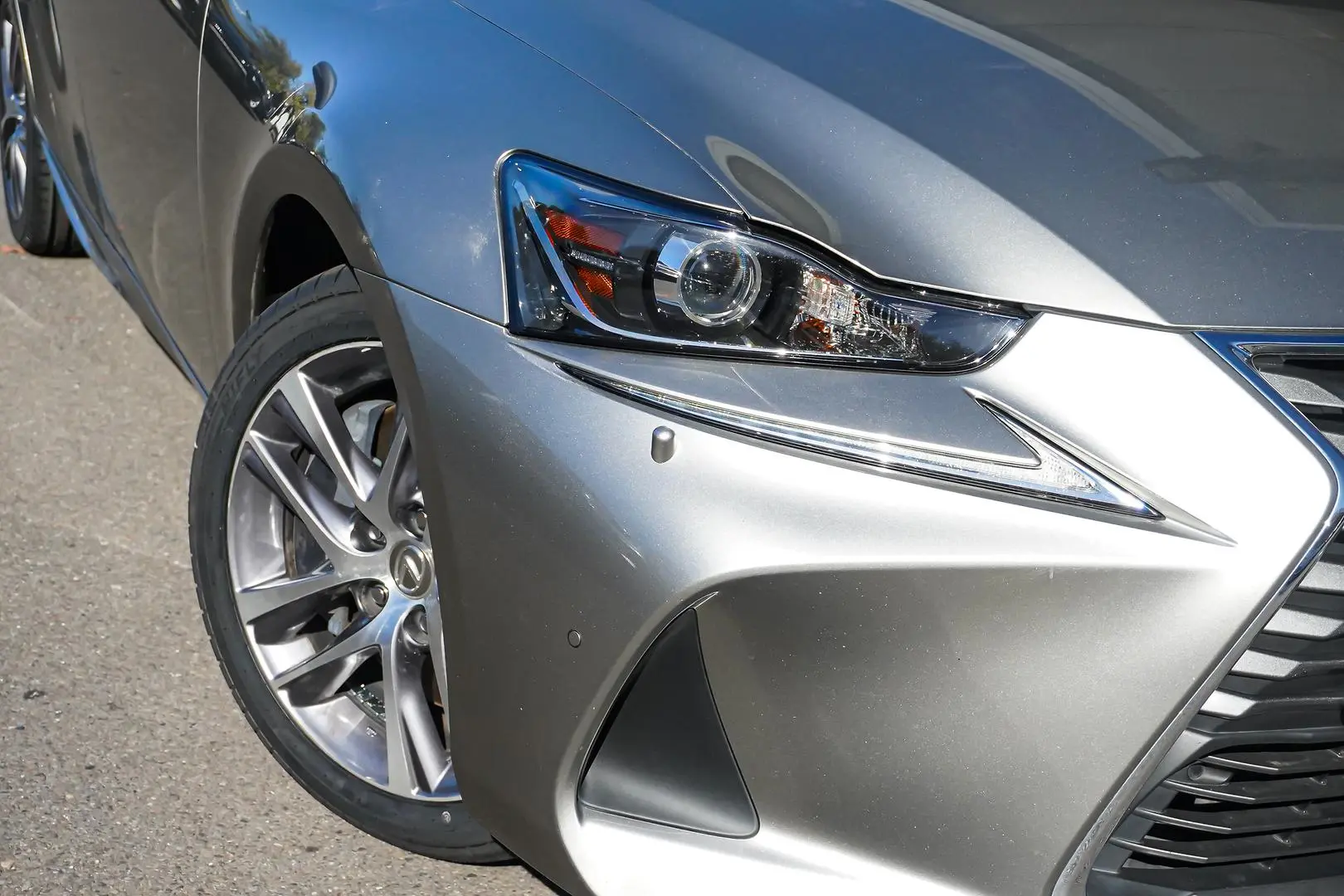 2018 Lexus IS Gallery Image 10