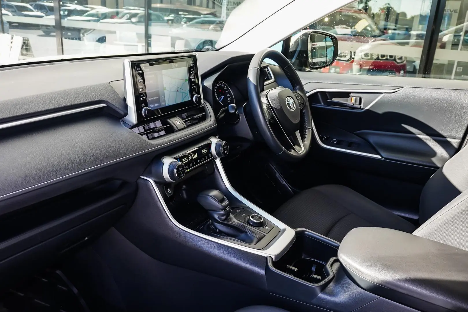 2022 Toyota RAV4 Gallery Image 11