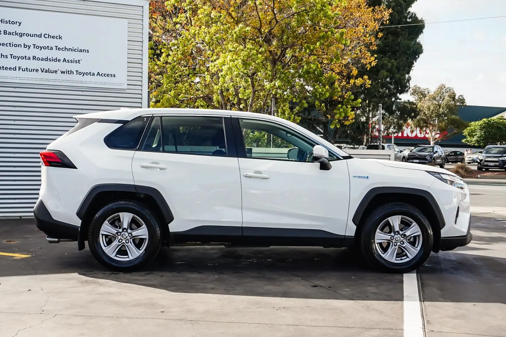 2021 Toyota RAV4 Gallery Image 3