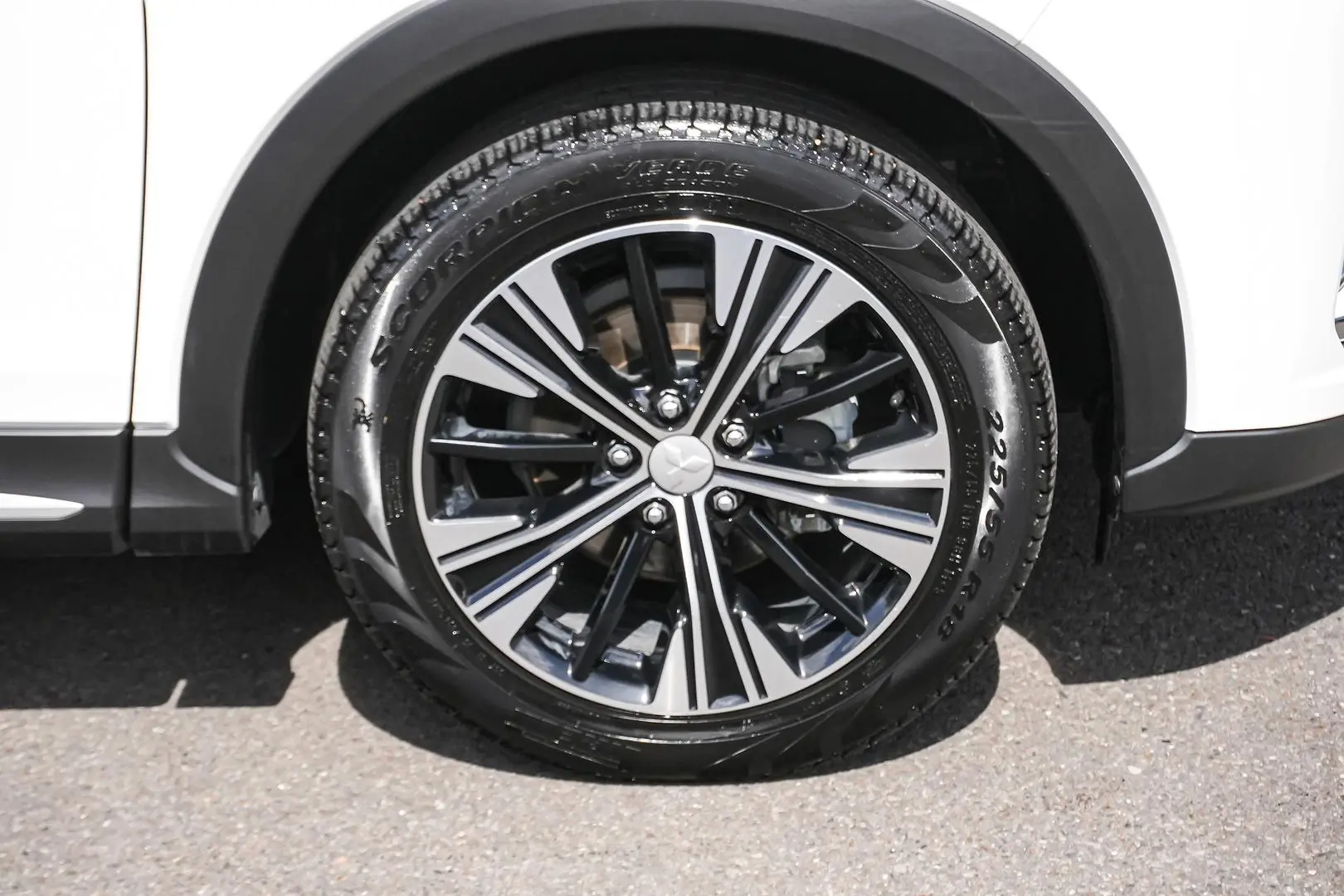 2019 Mitsubishi Eclipse Cross Gallery Image 13