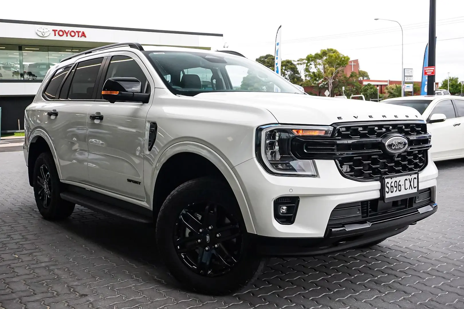 2023 Ford Everest Gallery Image 2
