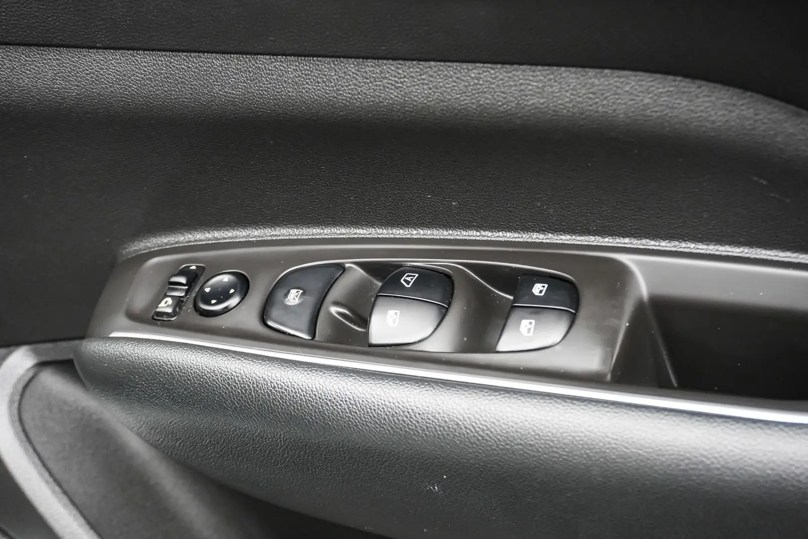 2018 Renault Koleos Gallery Image 18