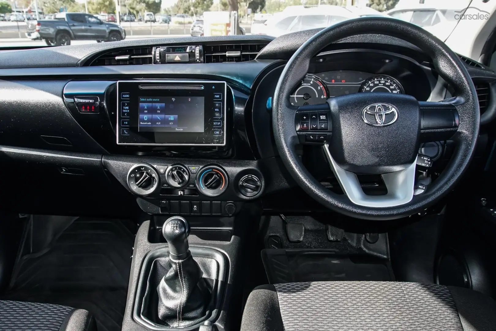 2018 Toyota Hilux Image 8