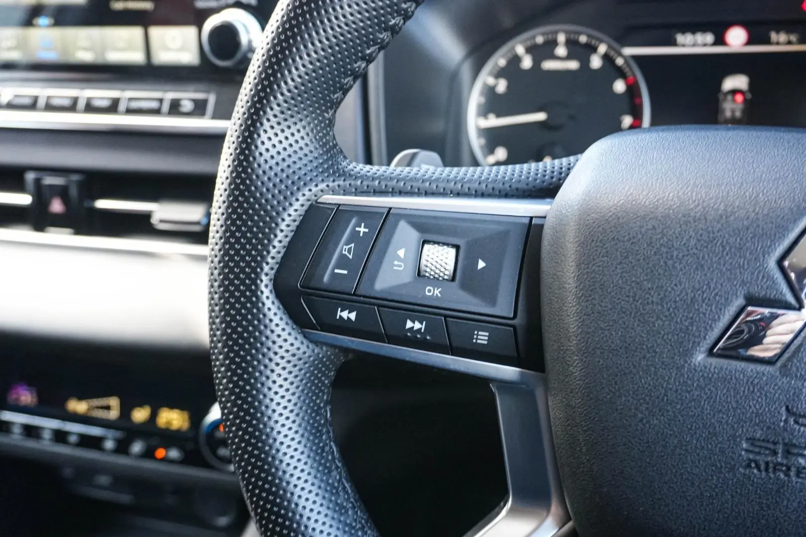 2024 Mitsubishi Outlander Gallery Image 19