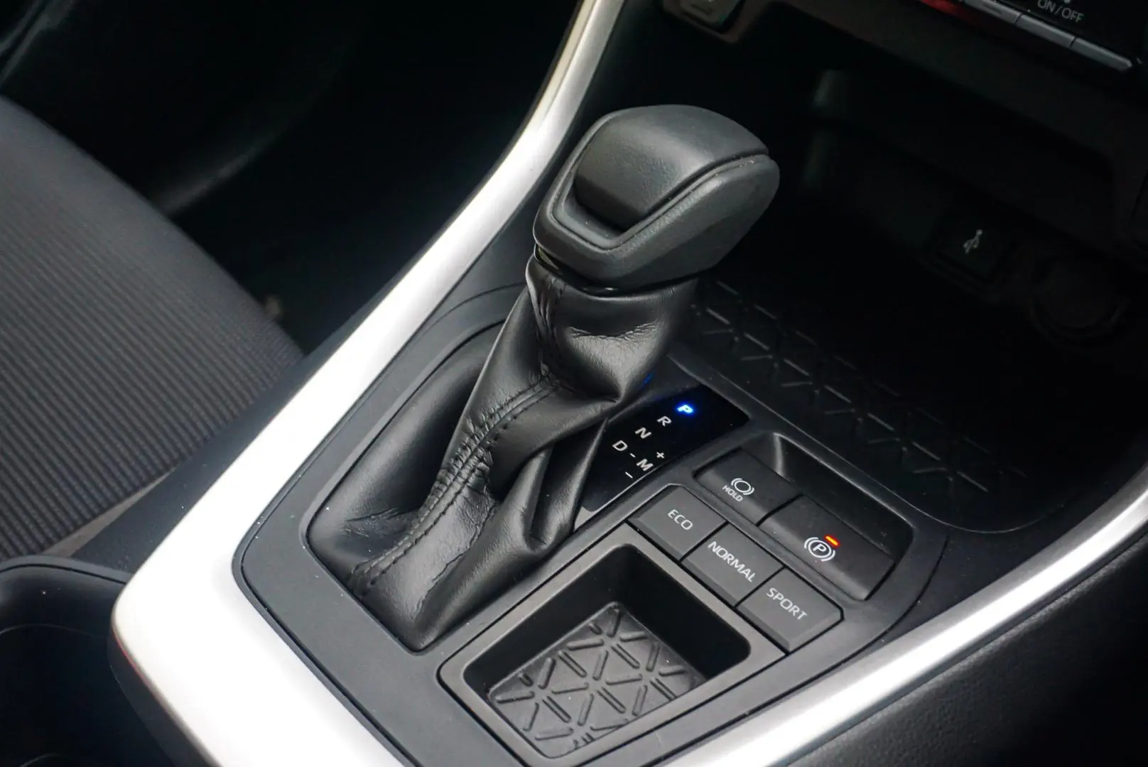 2022 Toyota RAV4 Gallery Image 17