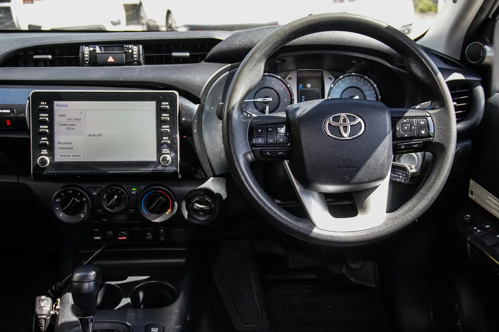 2020 Toyota Hilux Gallery Image 8