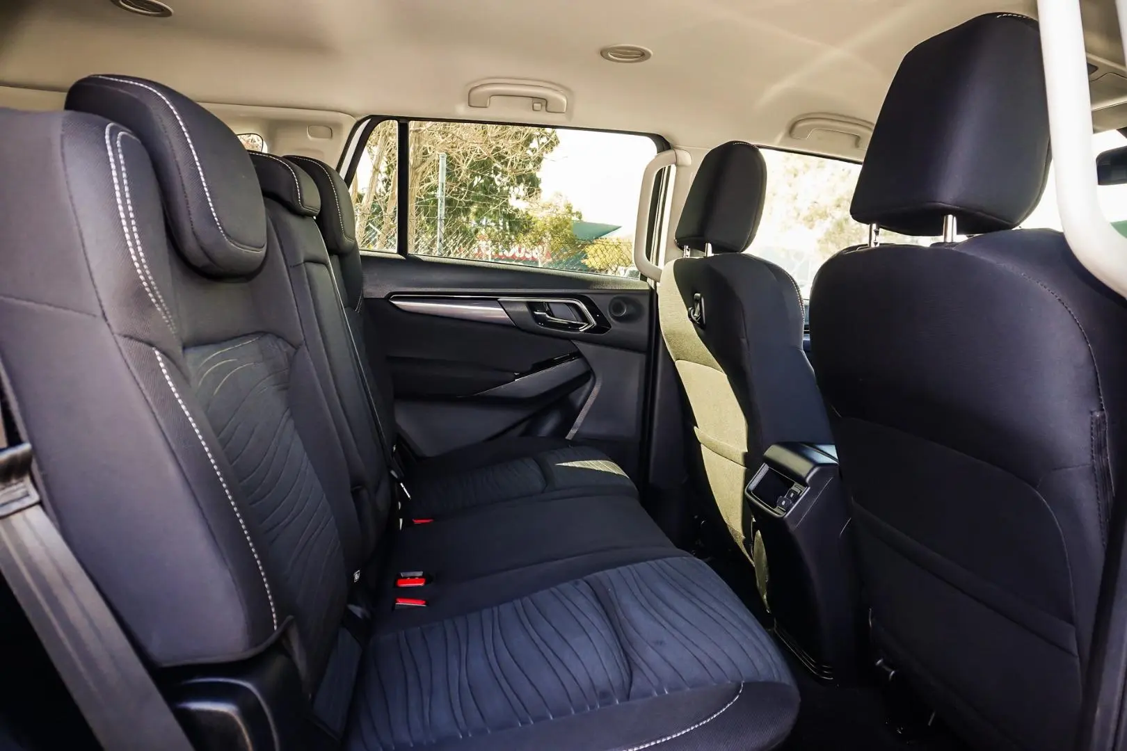 2023 Isuzu MU-X Gallery Image 8