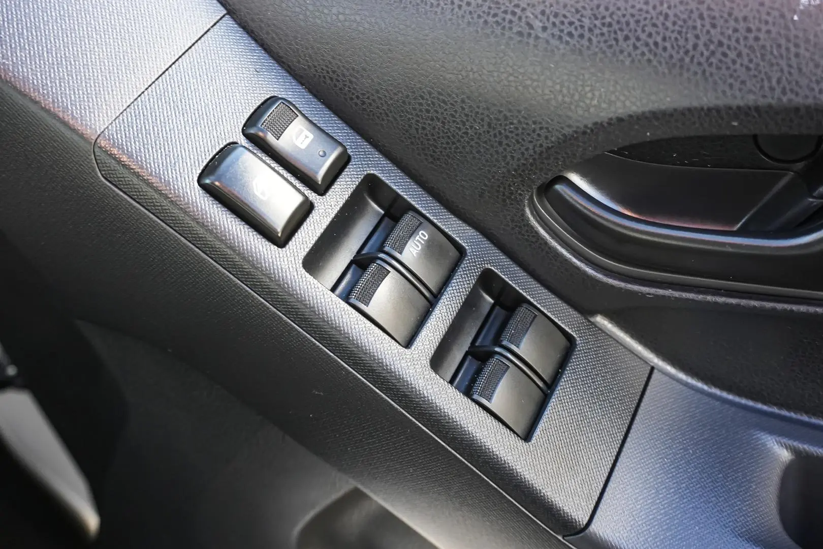 2018 Isuzu D-MAX Gallery Image 19