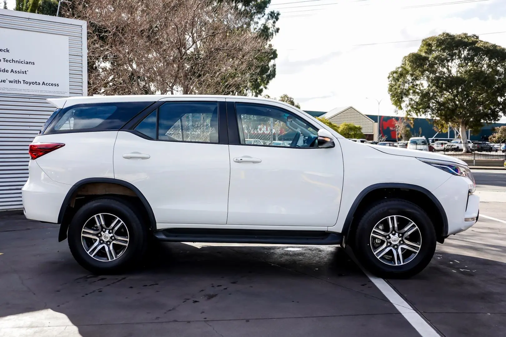 2024 Toyota Fortuner Gallery Image 4