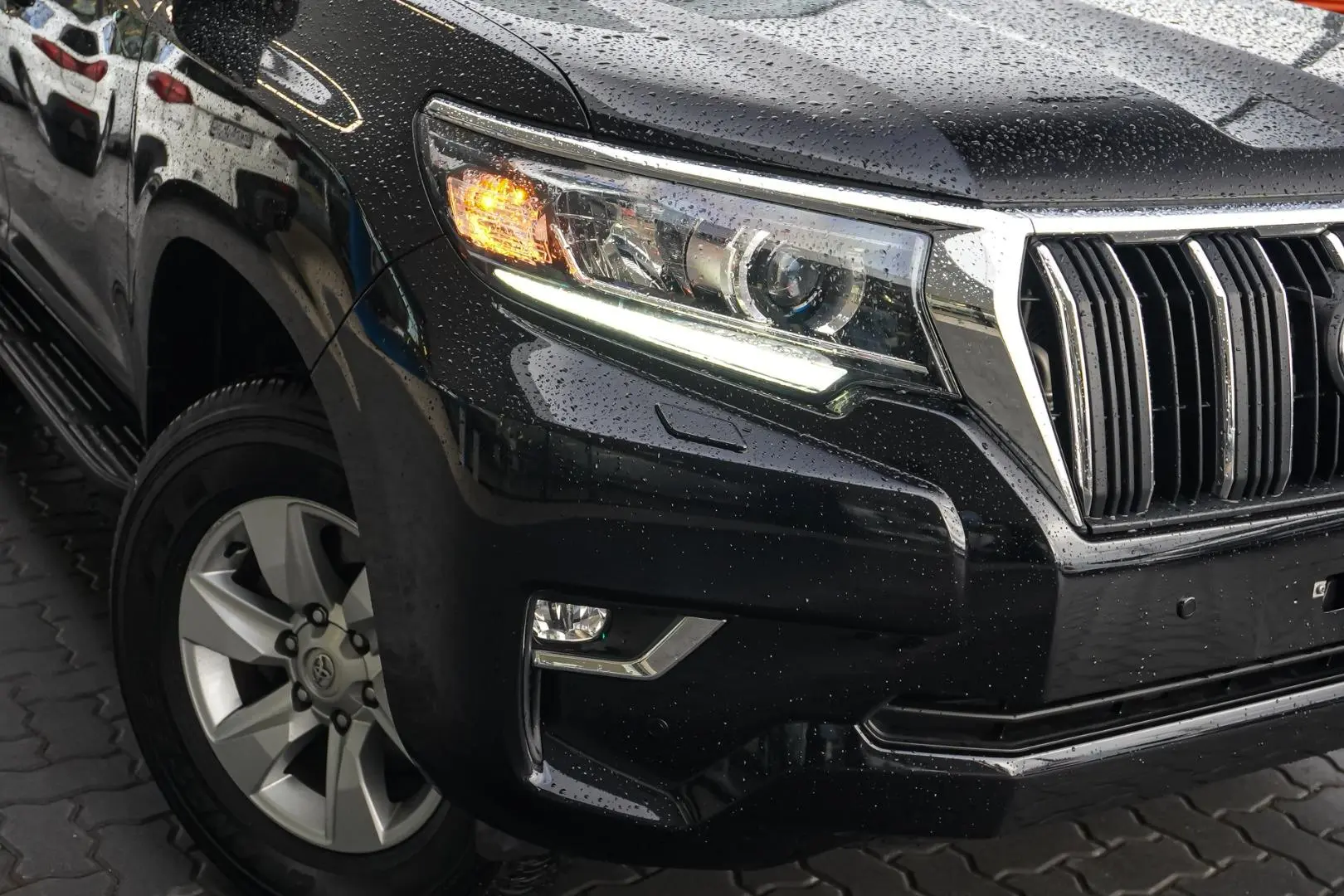 2018 Toyota Landcruiser Prado Gallery Image 12