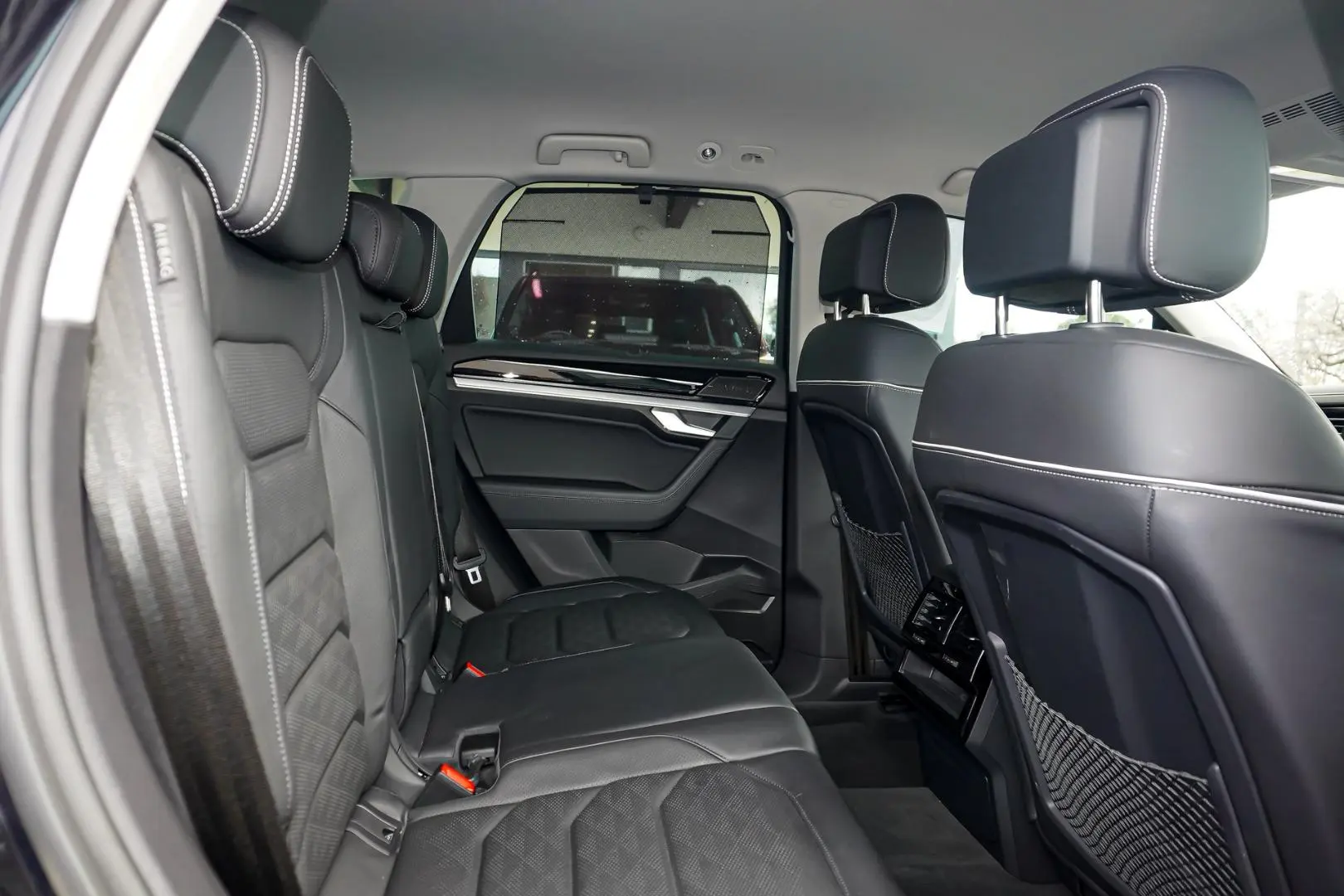 2022 Volkswagen Touareg Gallery Image 7