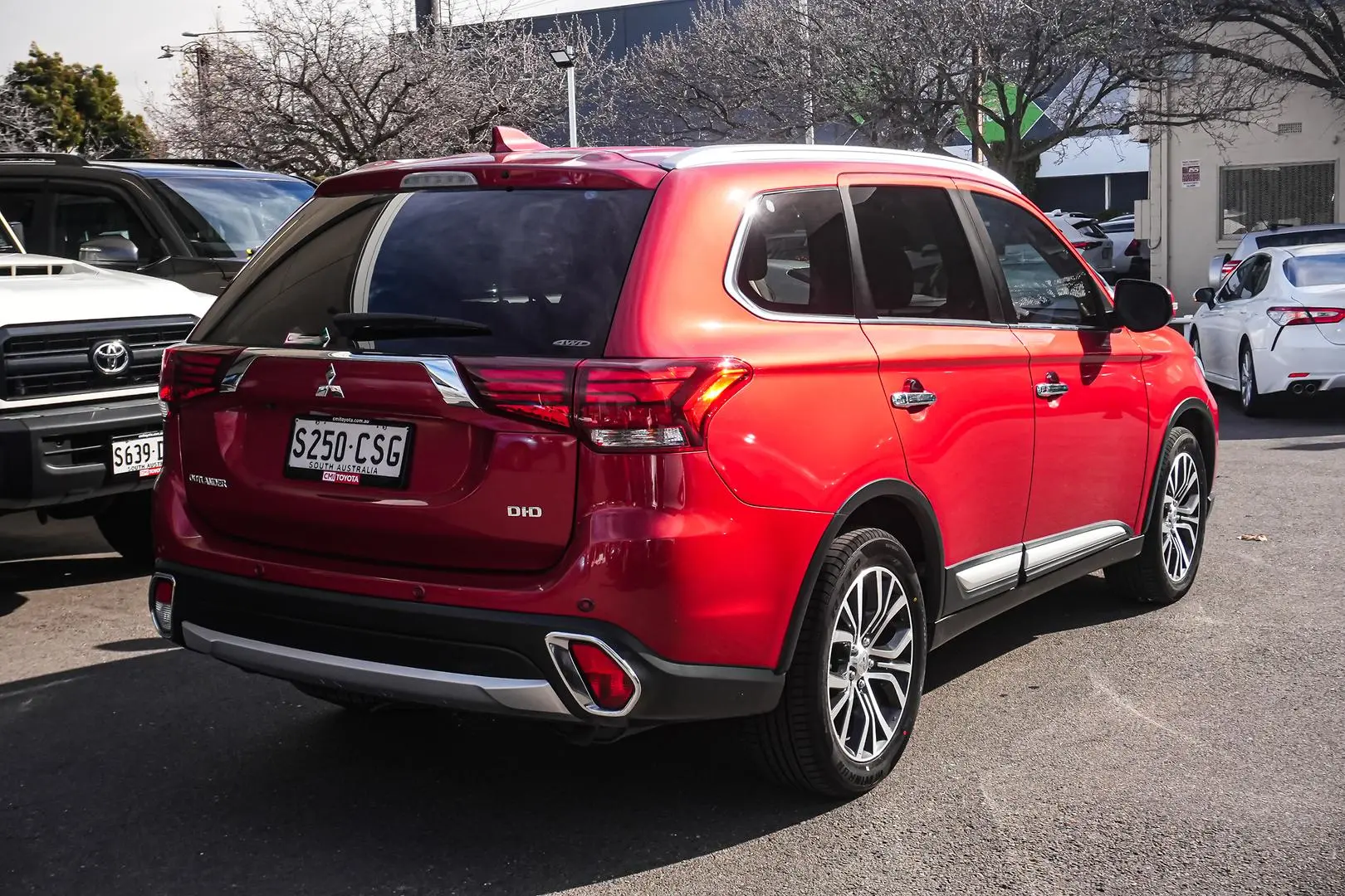 2018 Mitsubishi Outlander Gallery Image 3
