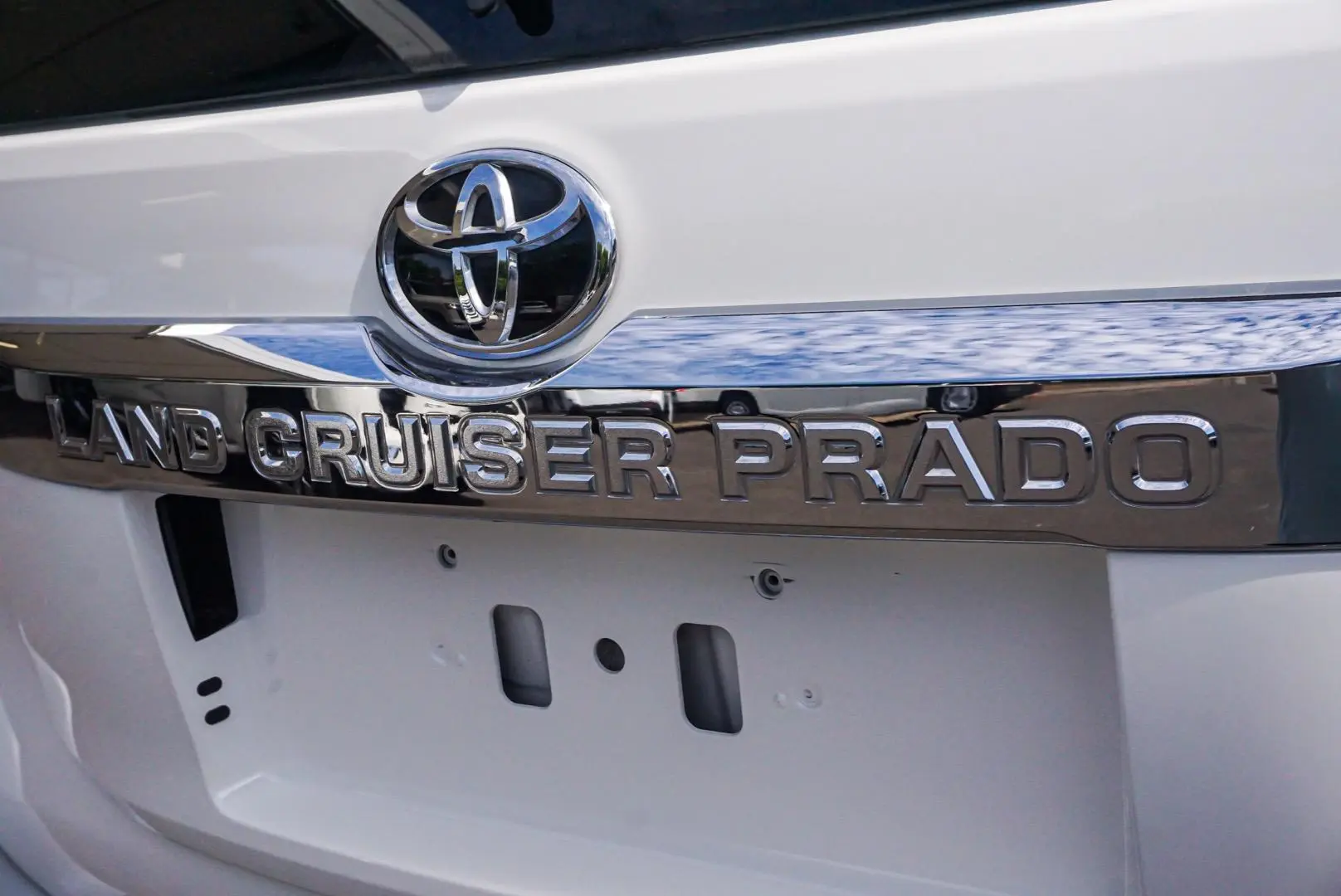 2022 Toyota Landcruiser Prado Gallery Image 15